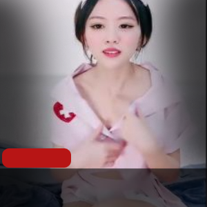 超爱cosplay的大叔花大钱让年轻妹子换上各式服饰啪【5V-4.7G】